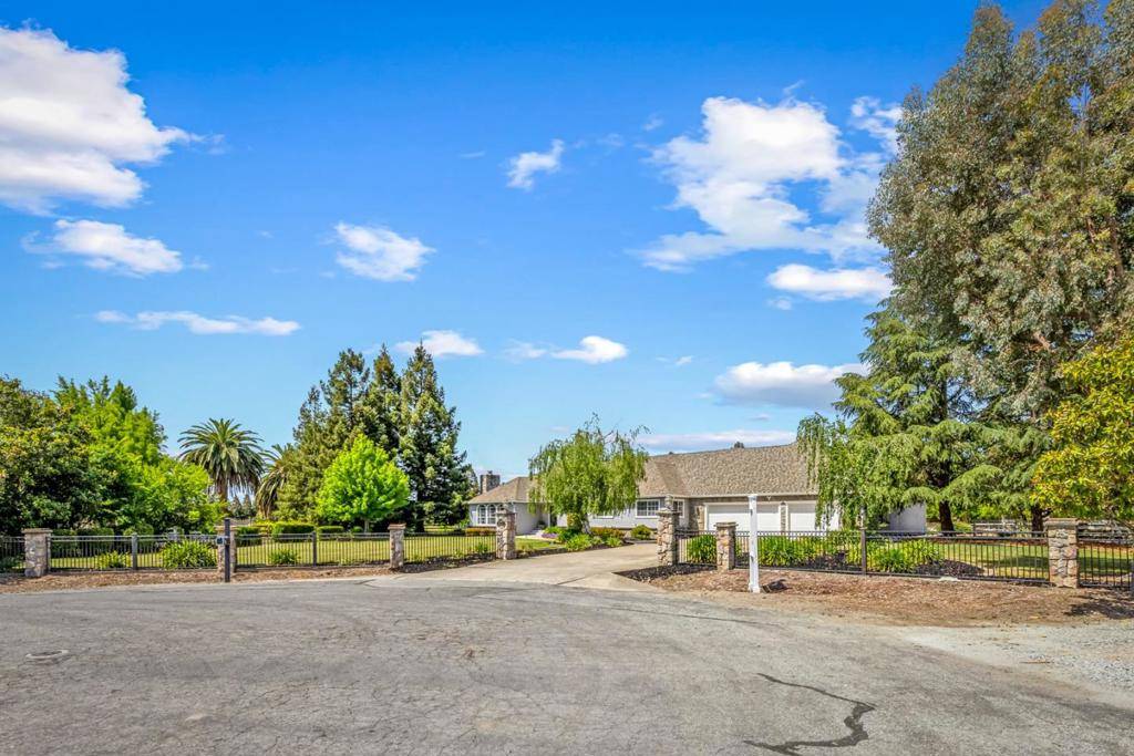 San Martin, CA 95046,14830 Bartlett CT