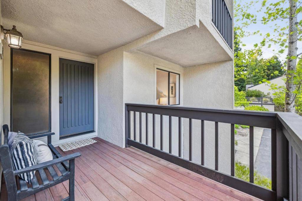 San Mateo, CA 94402,2327 Ticonderoga DR
