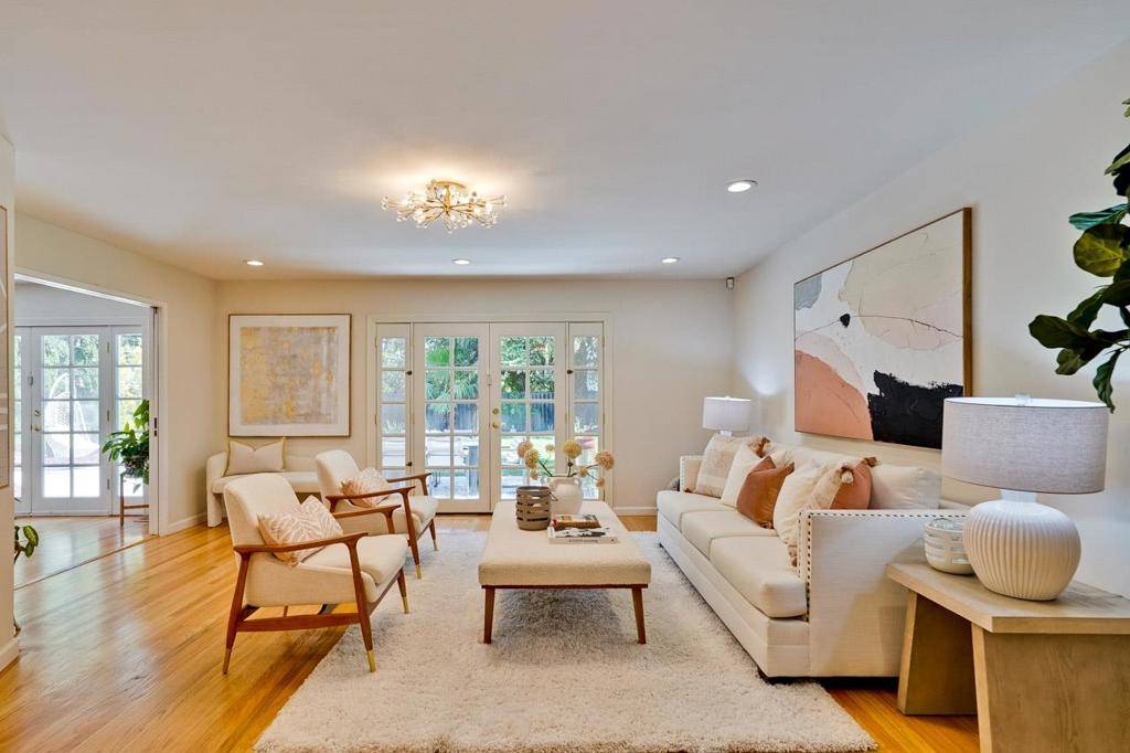Cupertino, CA 95014,10440 Mann DR