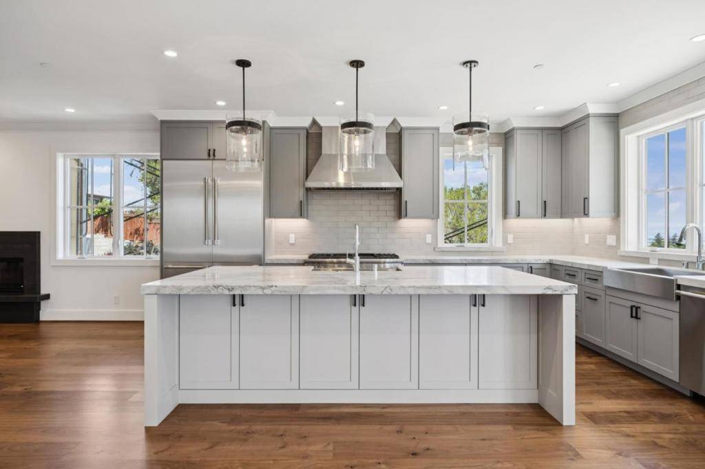Redwood City, CA 94062,717 Vernal WAY