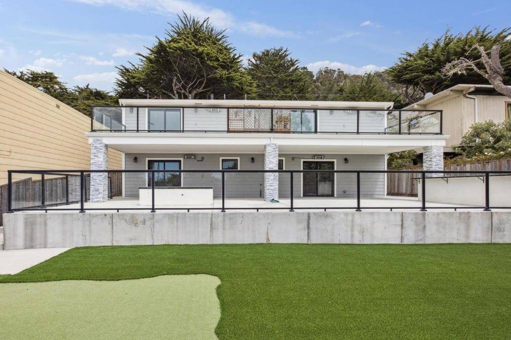 Pacifica, CA 94044,40 Eastlake AVE