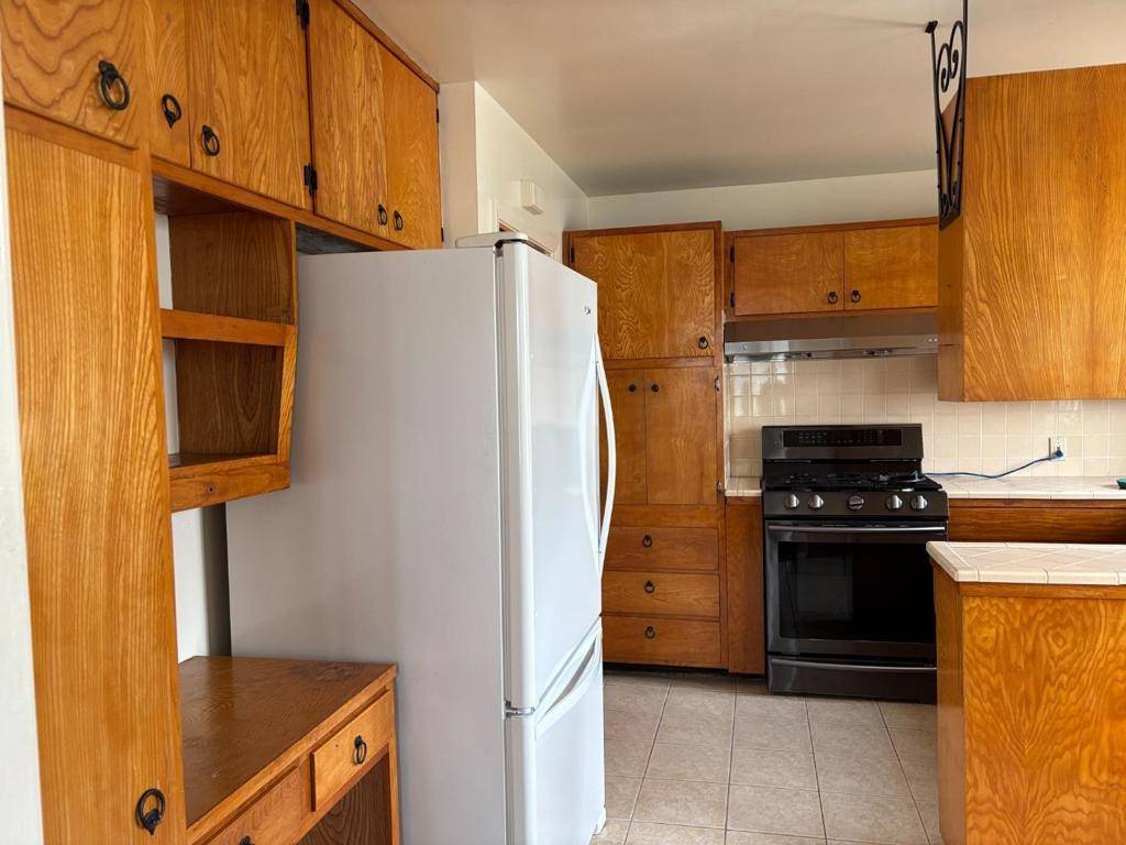 Daly City, CA 94015,696 Saint Francis BLVD