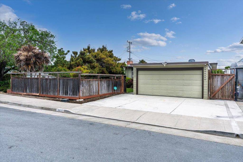 San Mateo, CA 94403,2037 Harding AVE