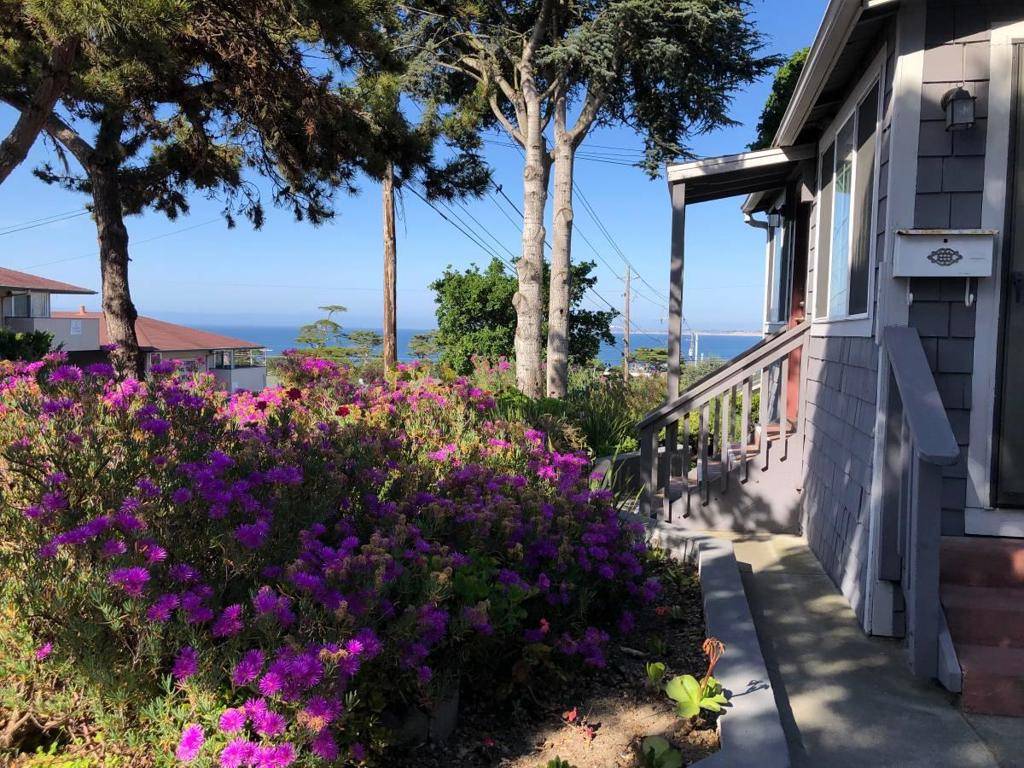 Monterey, CA 93940,561 David AVE