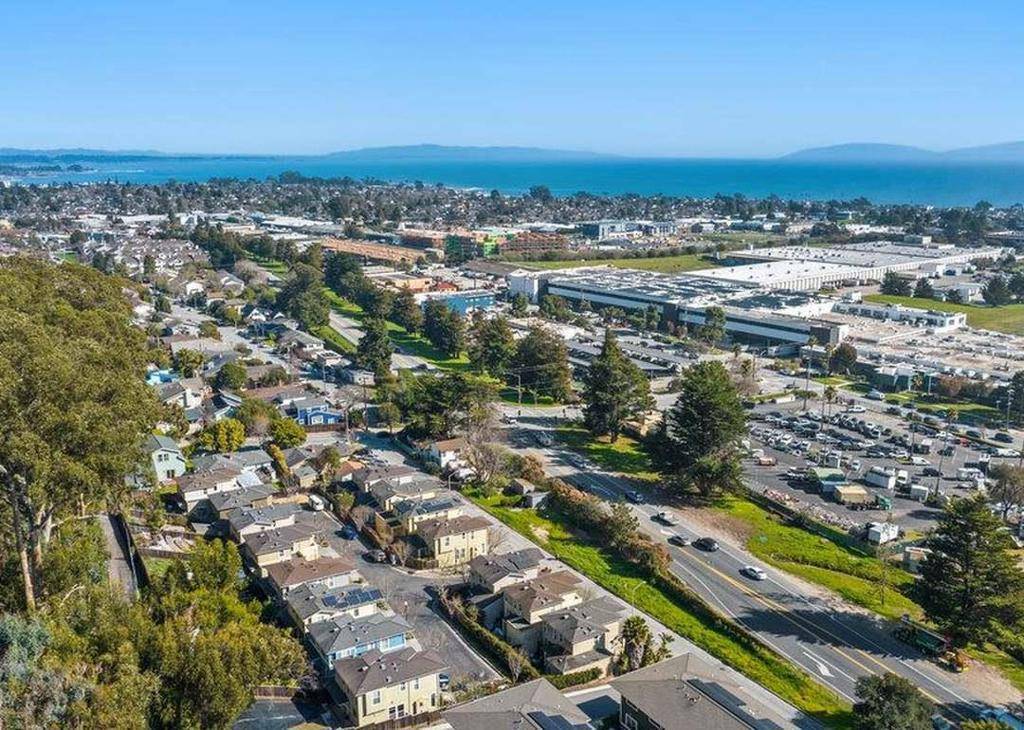 Santa Cruz, CA 95060,207 Grandview ST