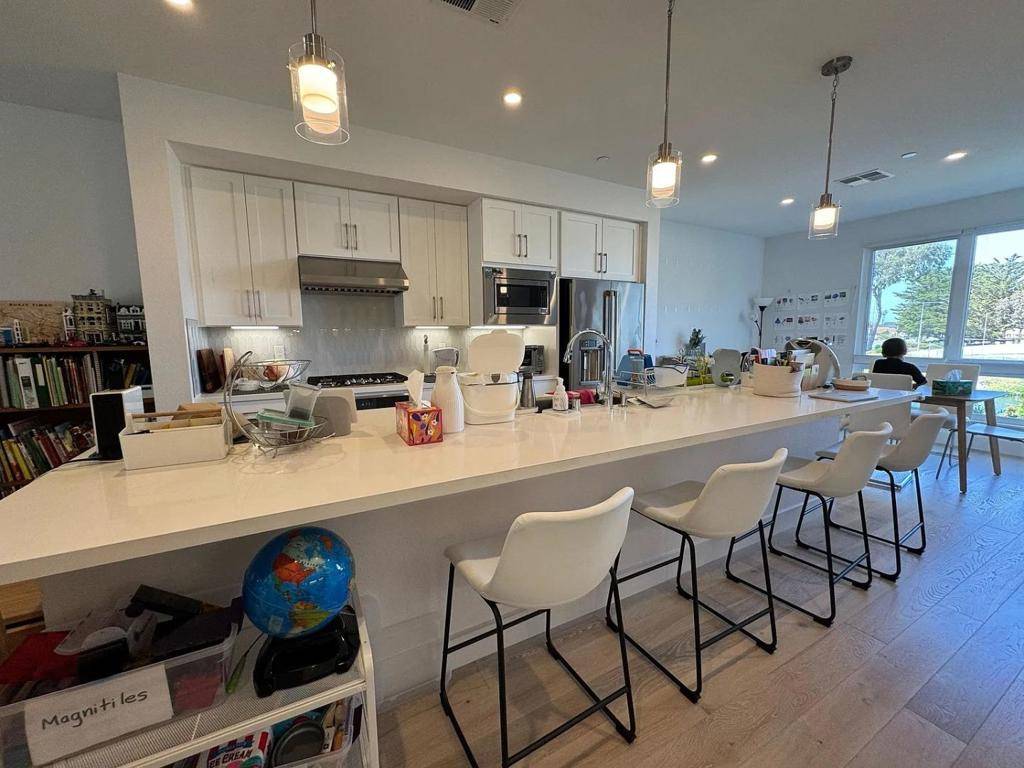 Foster City, CA 94404,220 Argonaut LN