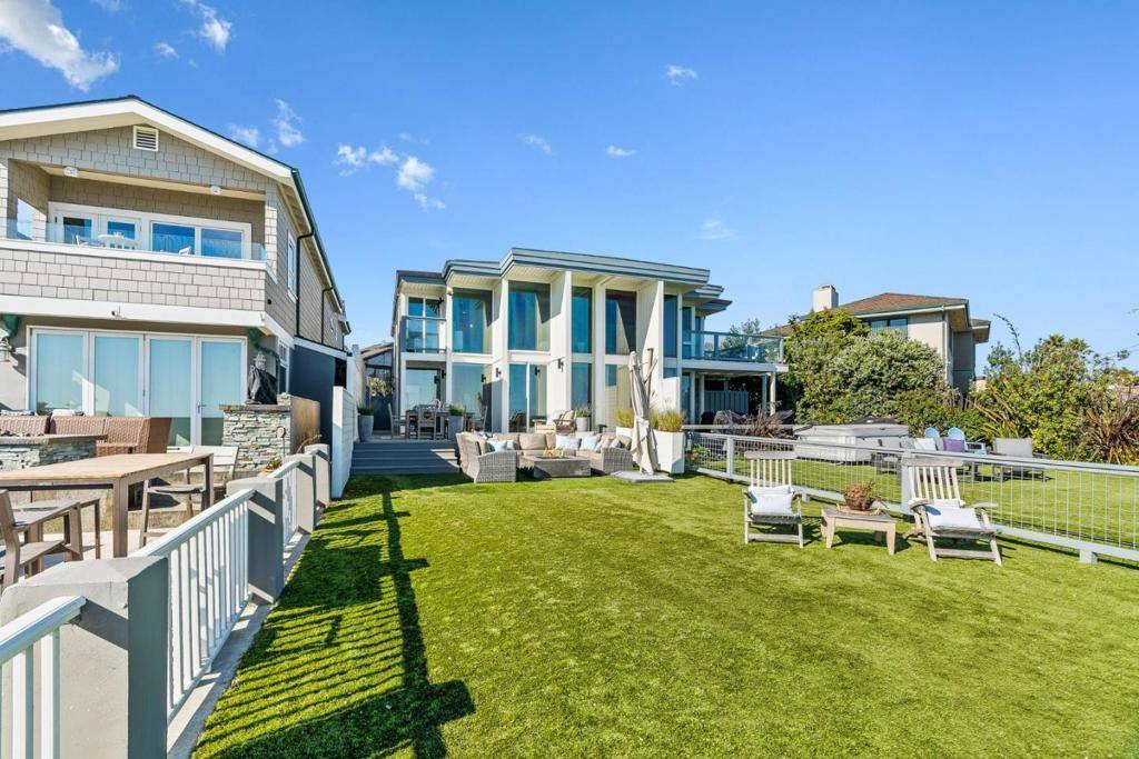 Santa Cruz, CA 95062,9 Rockview DR