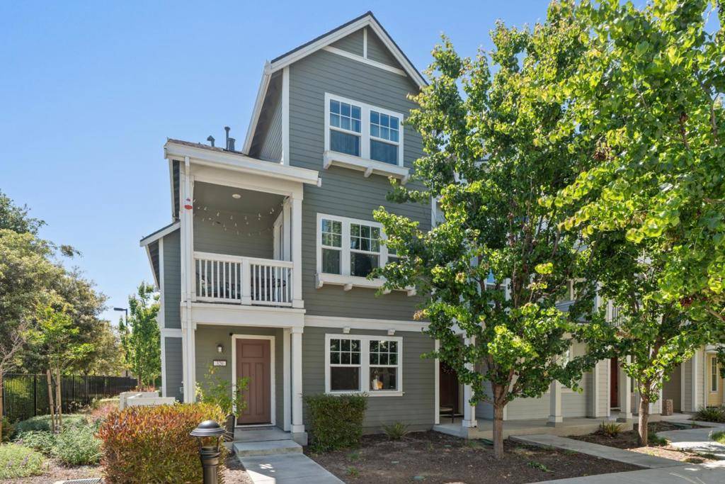 Mountain View, CA 94043,320 Circuit WAY