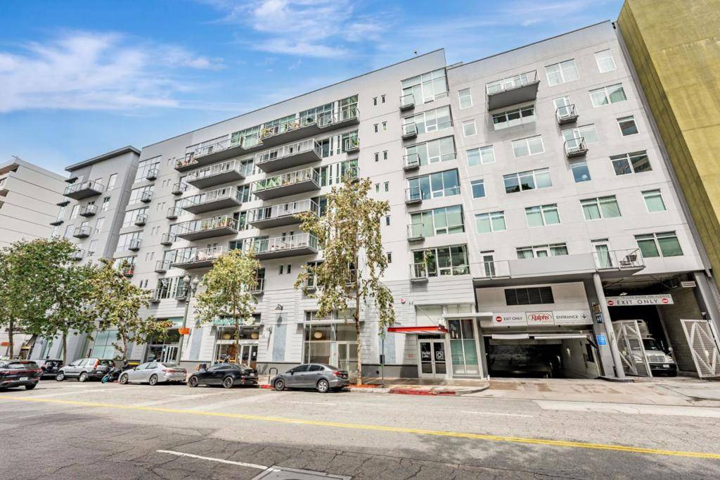 Los Angeles, CA 90015,645 W 9th ST #213