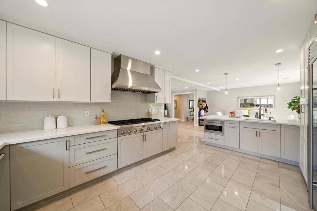 Los Altos, CA 94024,660 Giralda DR