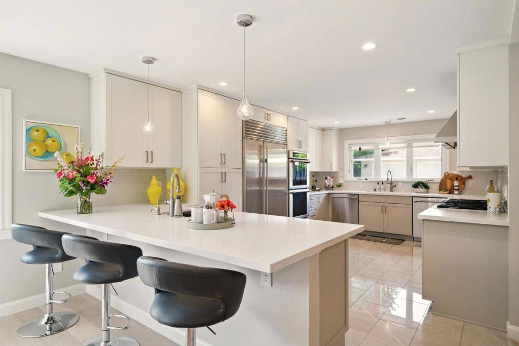Los Altos, CA 94024,660 Giralda DR