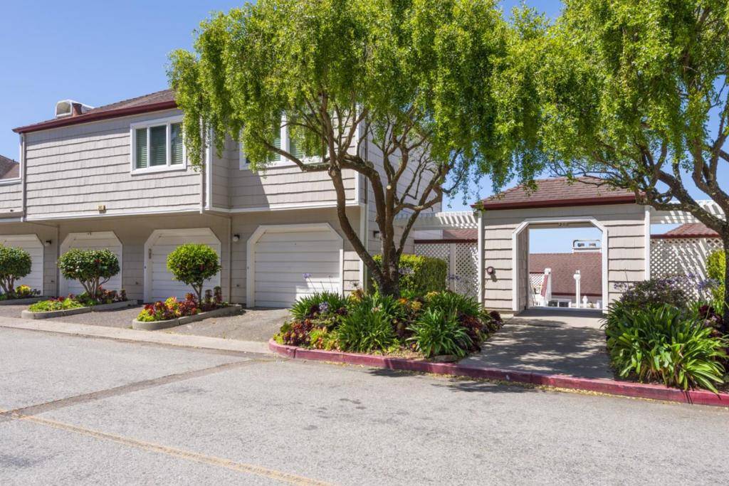 Daly City, CA 94014,383 Green Ridge DR #3