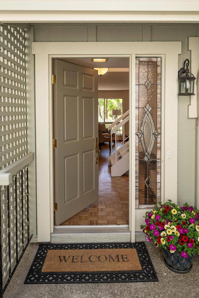 San Mateo, CA 94402,11 Lyonridge LN