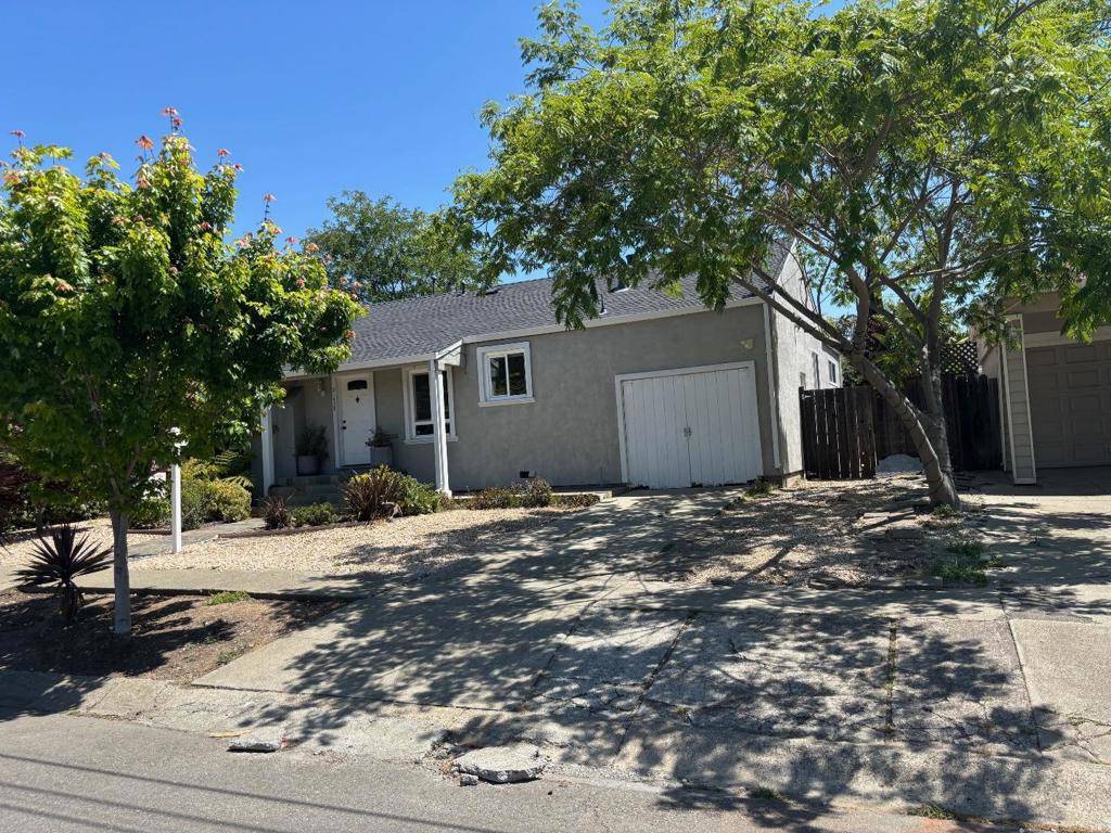 Castro Valley, CA 94546,21428 Lake Chabot RD