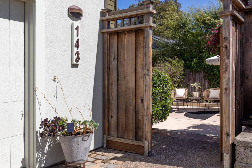Santa Cruz, CA 95062,143 Moran WAY