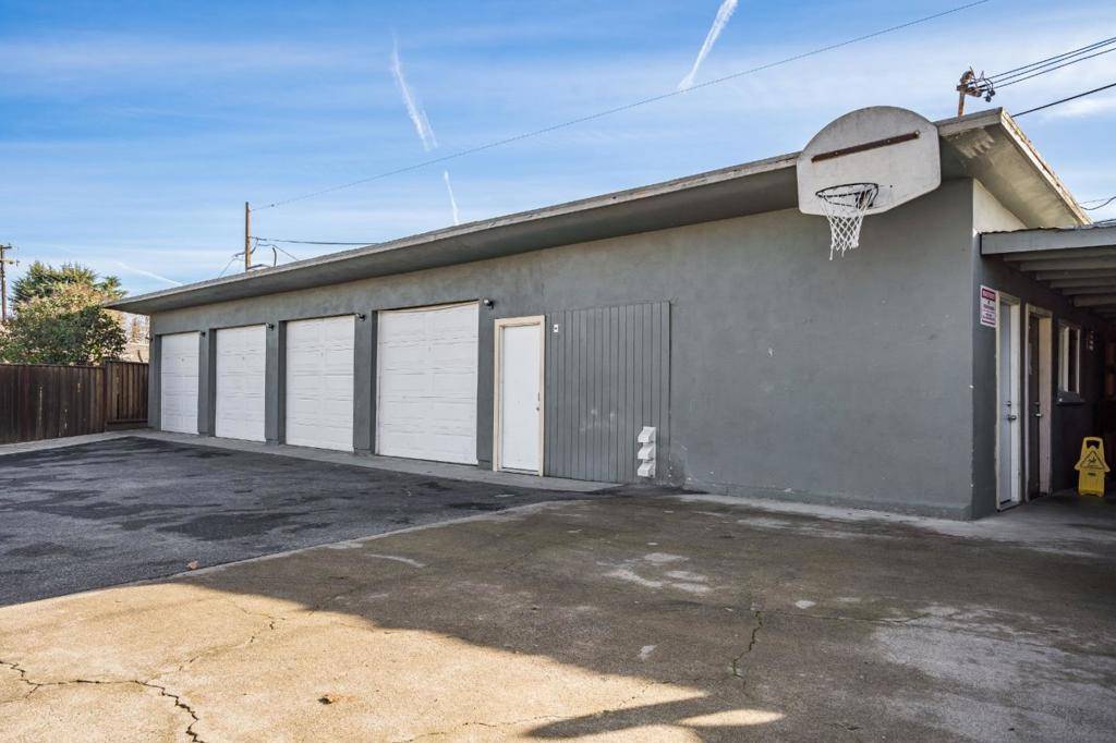 Gilroy, CA 95020,420 Broadway