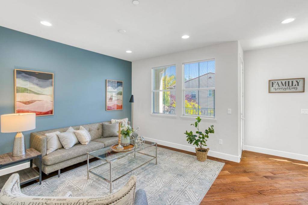 Sunnyvale, CA 94087,505 Holthouse TER