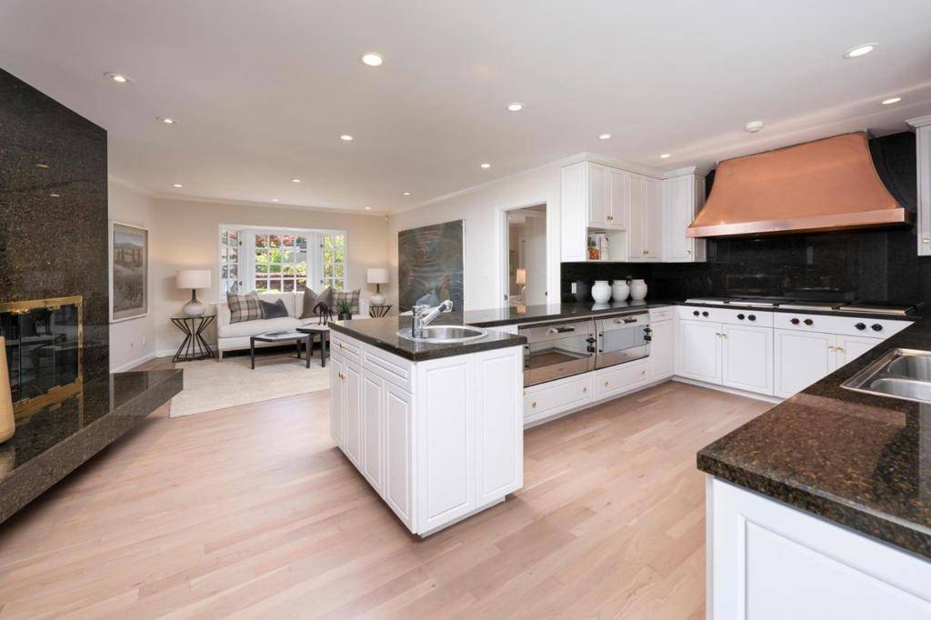 Hillsborough, CA 94010,50 Roberts WAY