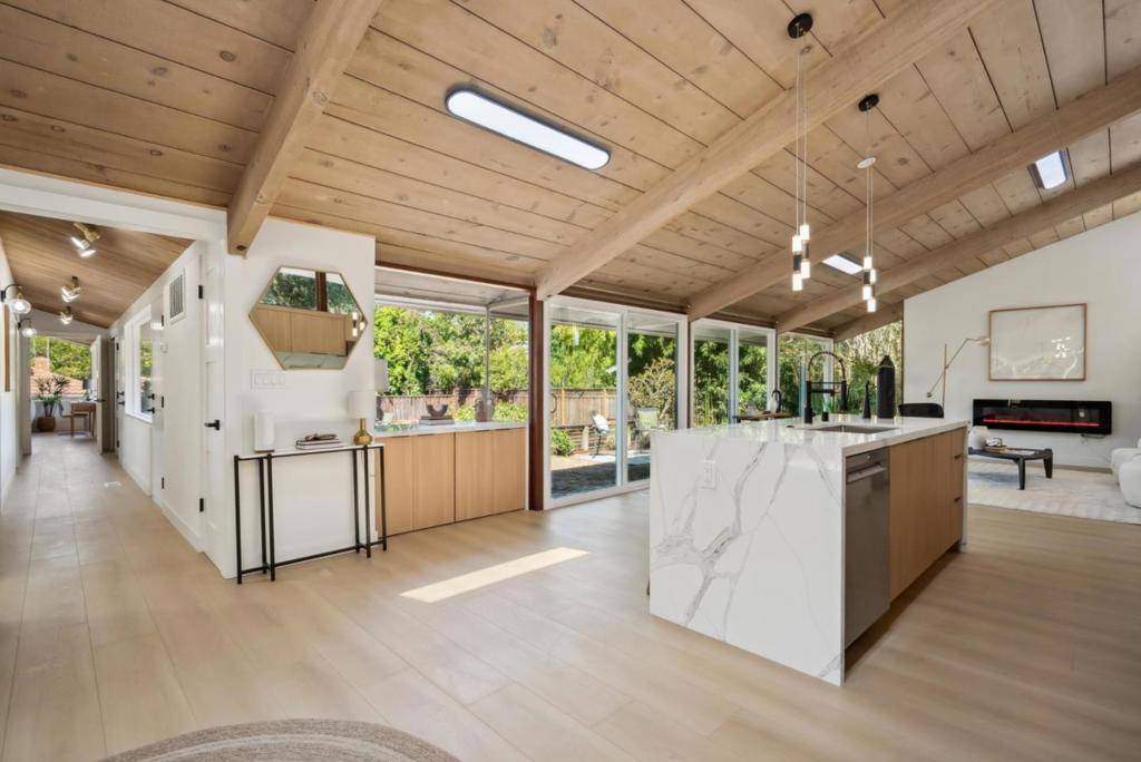 Menlo Park, CA 94025,2047 Sharon RD