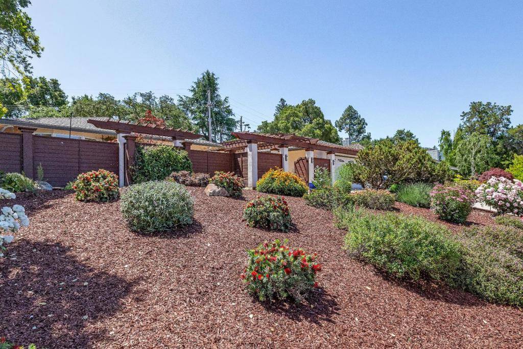 Saratoga, CA 95070,19740 GLEN BRAE DR