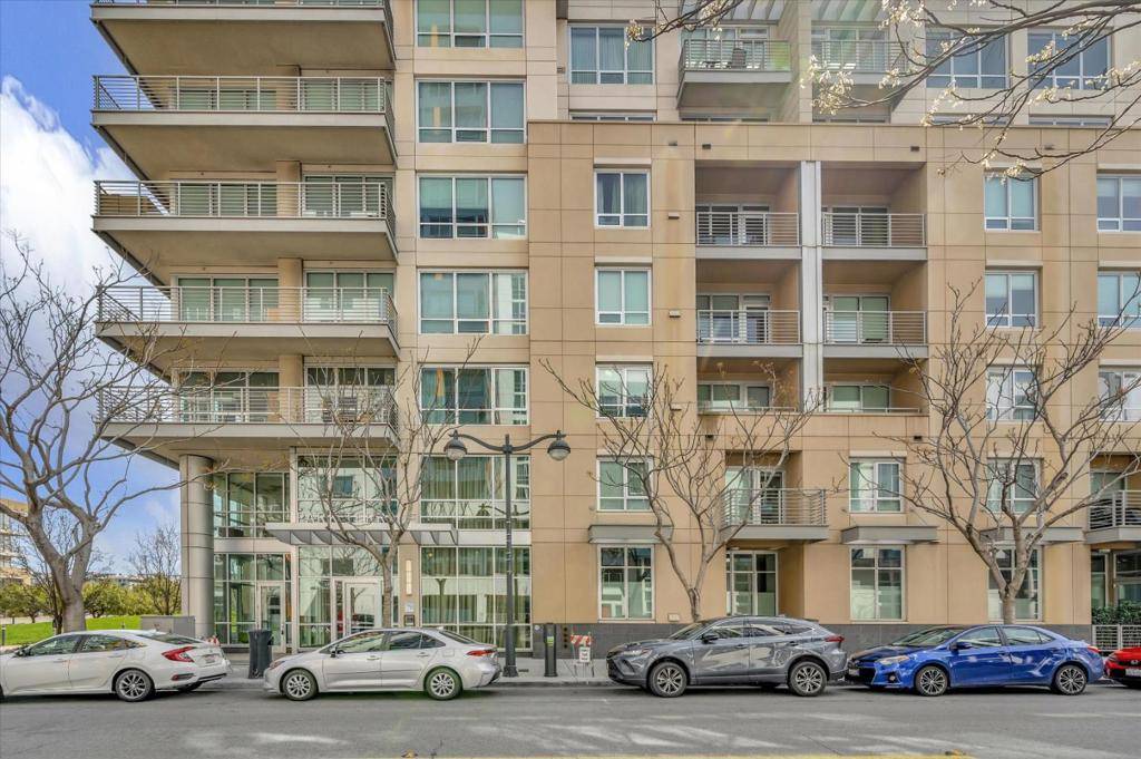 San Francisco, CA 94158,325 Berry ST #103