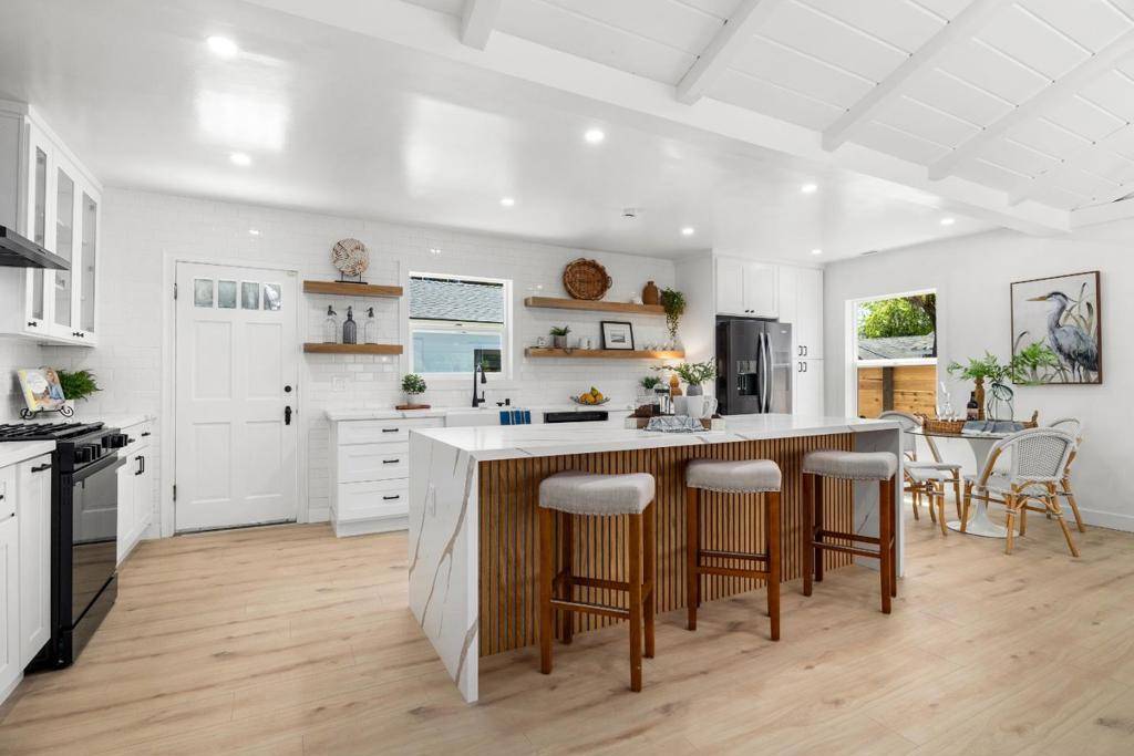 Santa Cruz, CA 95060,148 Reed WAY