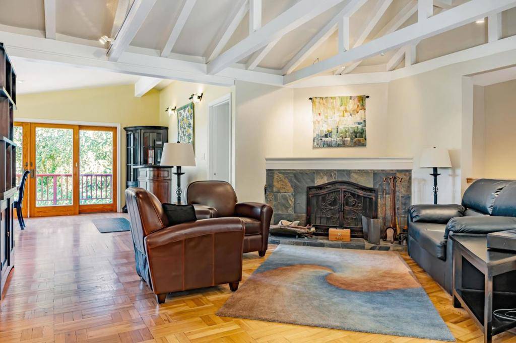 Redwood City, CA 94062,514 Live Oak LN
