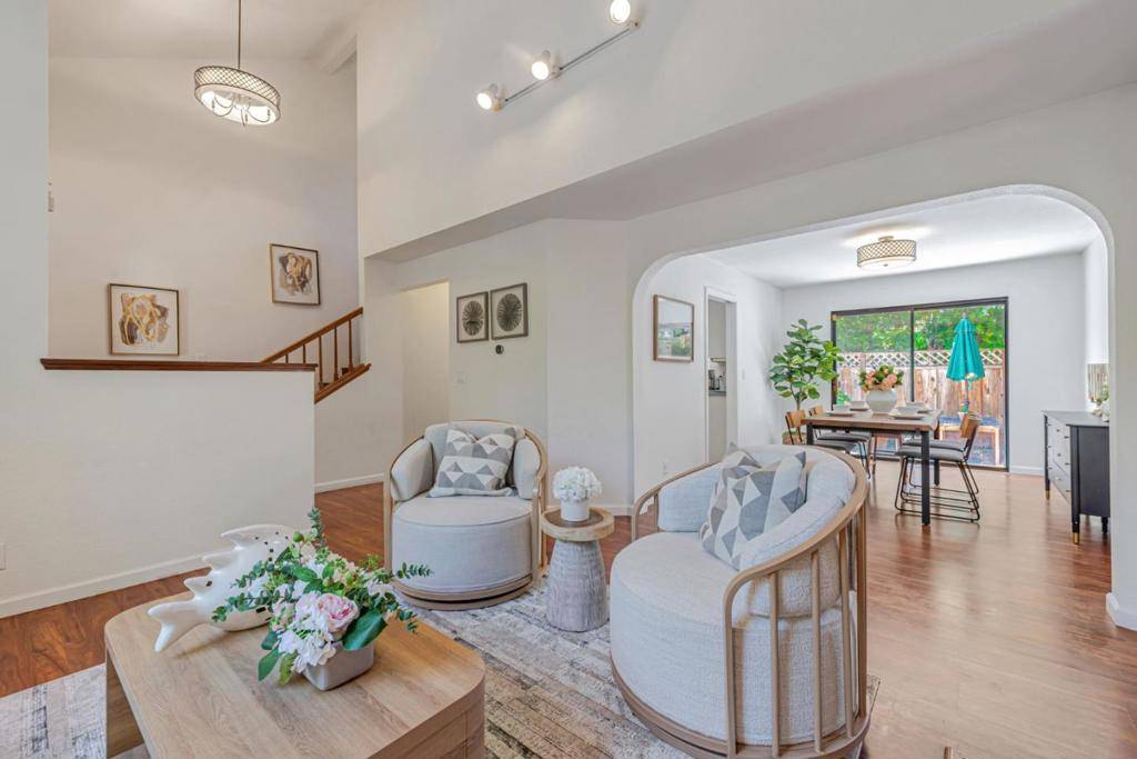 Mountain View, CA 94043,422 Whisman CT