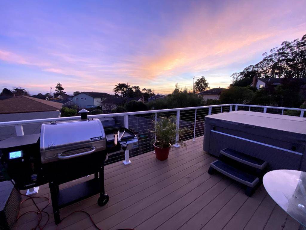 Half Moon Bay, CA 94019,915 Avenue Balboa