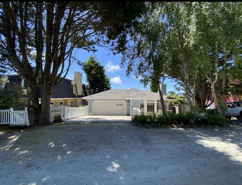 Half Moon Bay, CA 94019,915 Avenue Balboa