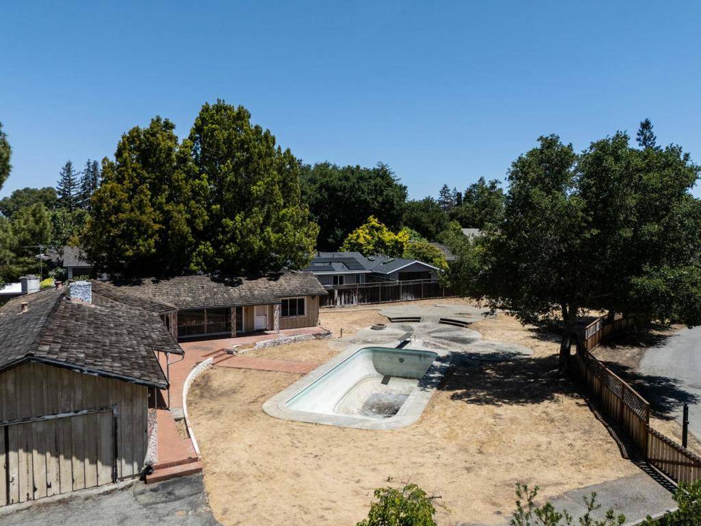Los Altos, CA 94022,225 Live Oak LN