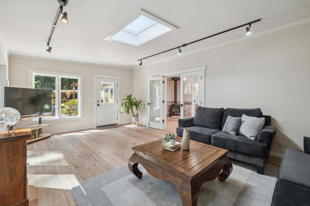 Soquel, CA 95073,281 Olson RD