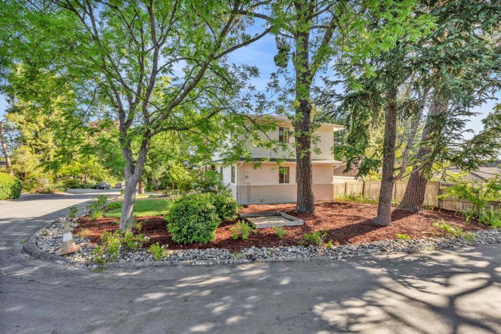 Los Altos, CA 94024,23951 Spalding AVE