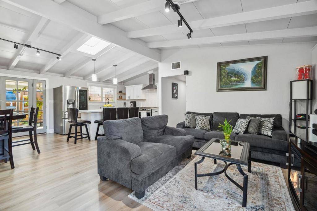 Sunnyvale, CA 94089,774 Lakewood DR