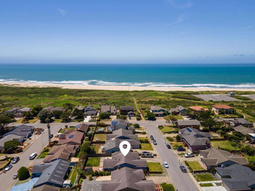 Half Moon Bay, CA 94019,407 Beach AVE