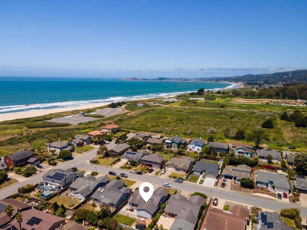 Half Moon Bay, CA 94019,407 Beach AVE