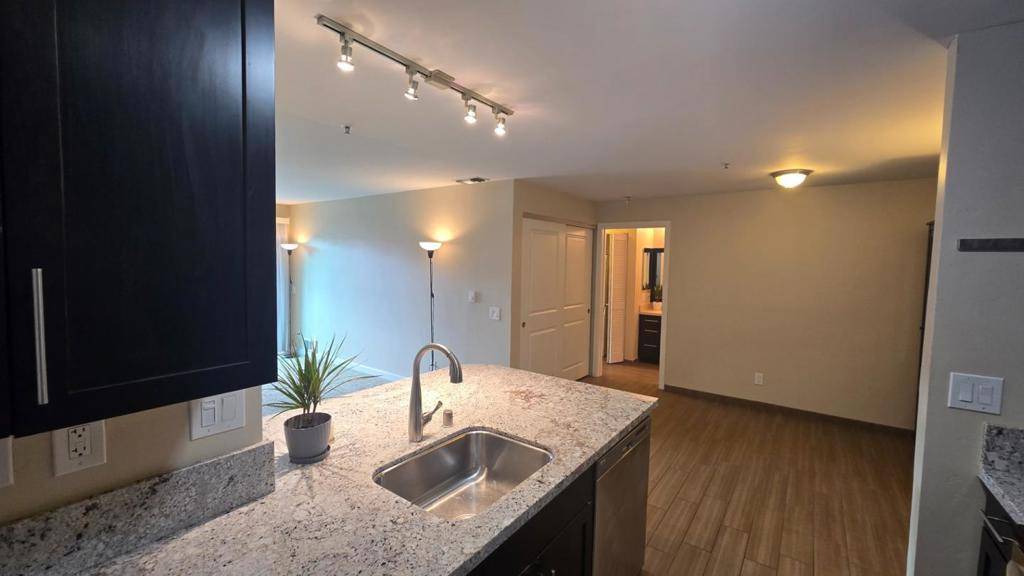 Emeryville, CA 94608,6400 Christie AVE #2211