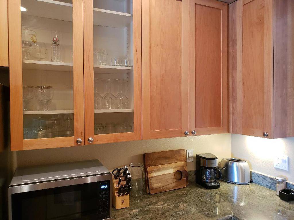 East Palo Alto, CA 94303,2330 University AVE #200