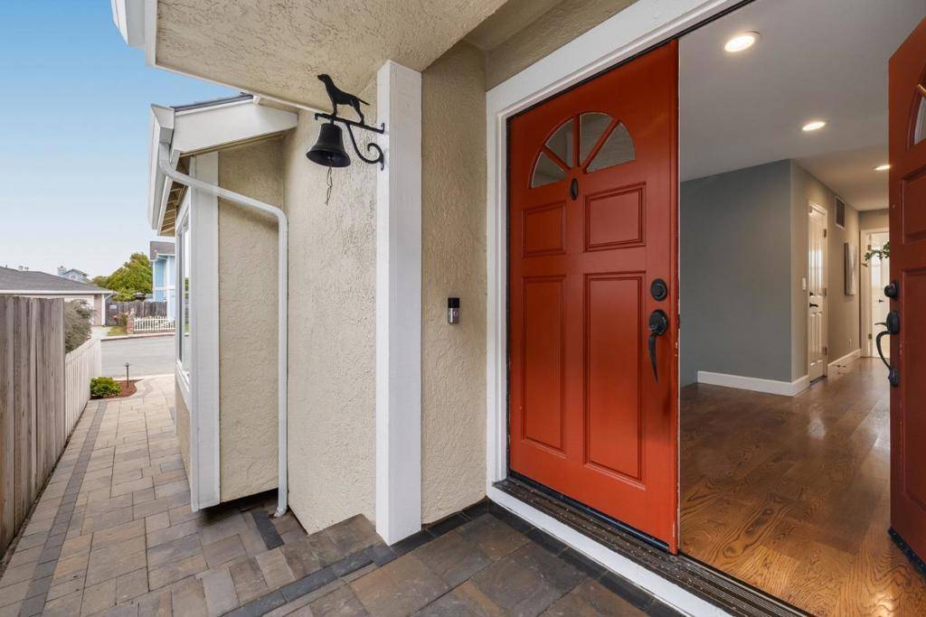 Half Moon Bay, CA 94019,448 Correas ST