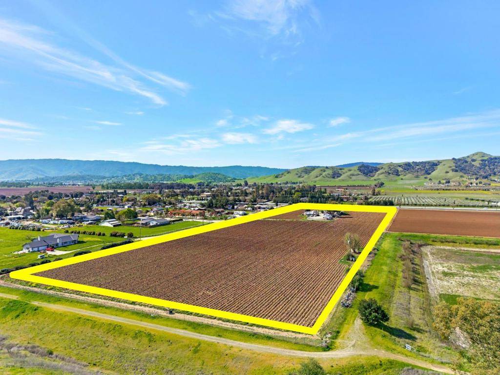 Gilroy, CA 95020,11580 Monterey RD
