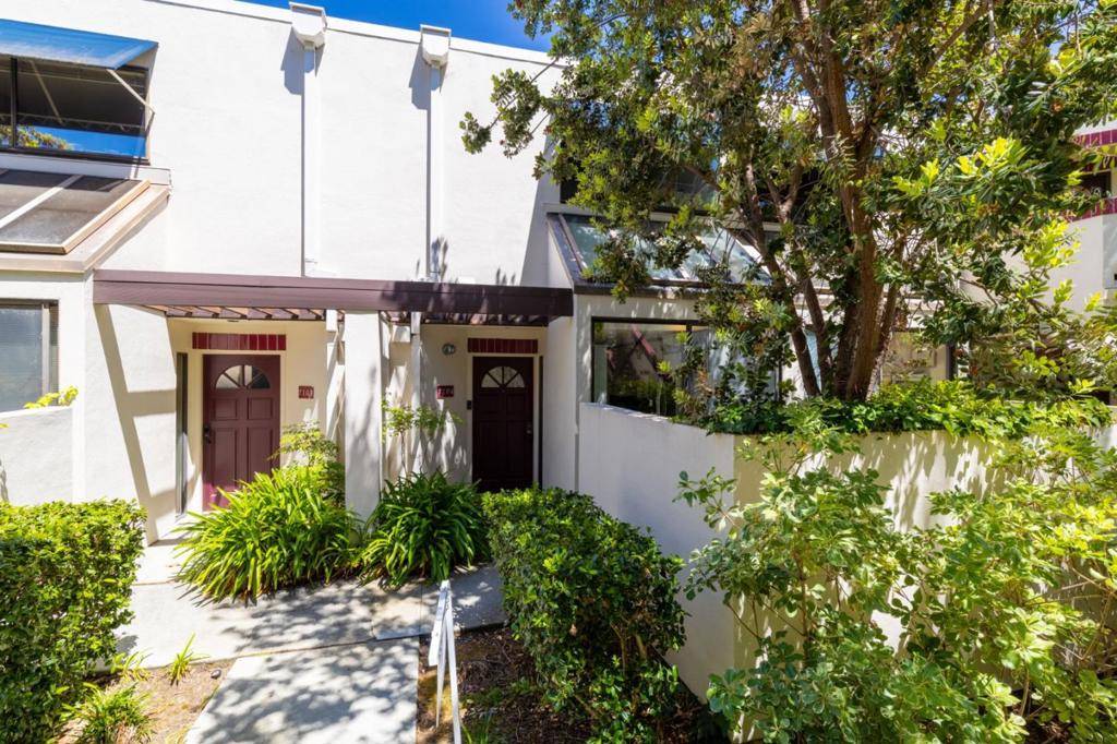 Redwood City, CA 94065,530 Shorebird CIR #7104