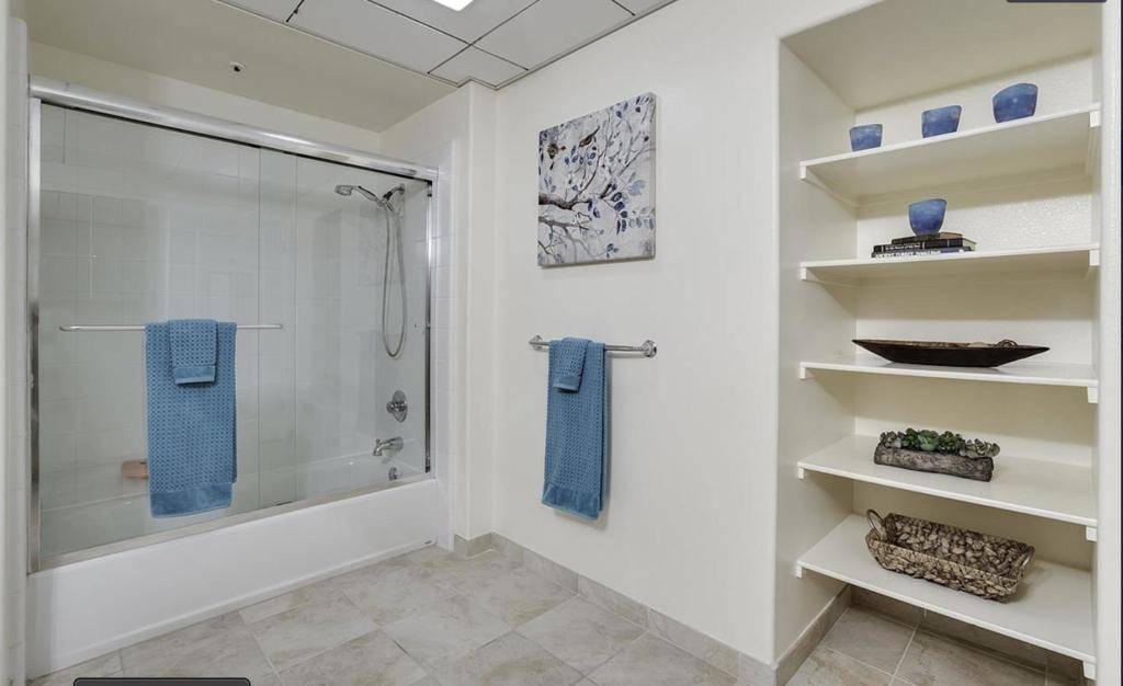Oakland, CA 94607,423 7th ST #208
