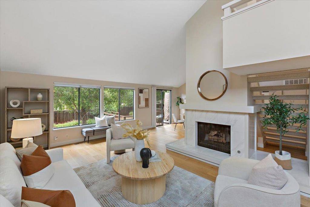 Los Altos, CA 94024,4 Farm RD