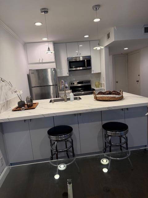 San Carlos, CA 94070,3295 La Mesa DR #3