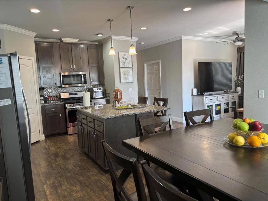 San Jose, CA 95134,174 Hermitage DR