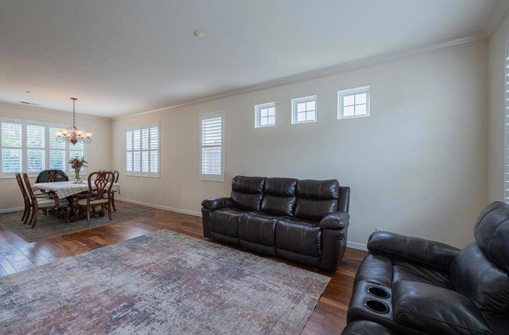 Salinas, CA 93906,1818 Lancashire DR