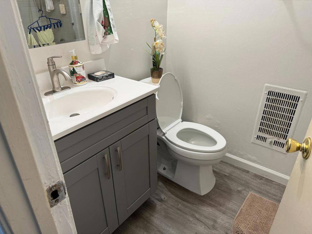 South San Francisco, CA 94080,324 Susie WAY