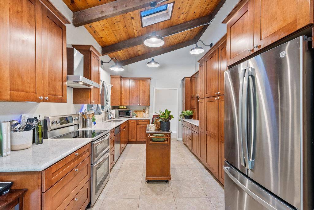 Santa Cruz, CA 95060,252 Nichols DR