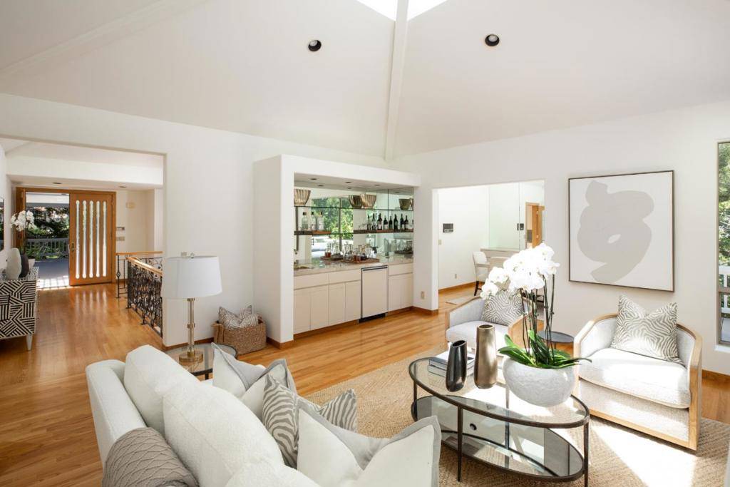 Los Altos, CA 94022,699 Manresa LN