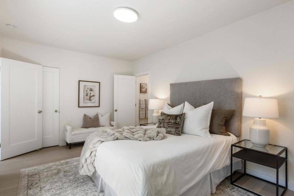 921 College AVE Palo Alto, CA 94306